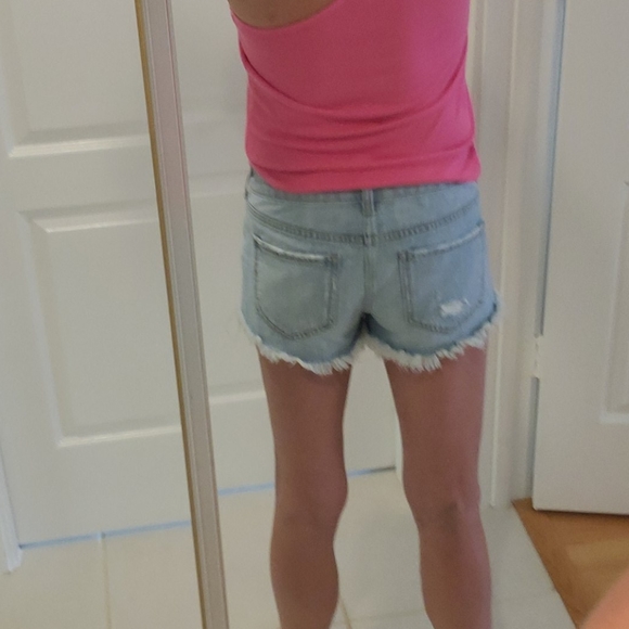 Express shortie low rise jean shorts. - Picture 7 of 8